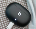 beats Studio Buds + (第二代) 真无线降噪耳机 蓝牙耳机 兼容苹果安卓系统 黑色/金色 实拍图