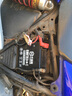 超威摩托车电瓶12V7ah5A免维护助力车125踏板车110弯梁车通用蓄电池 超威黑金6MF7E跨骑专用 实拍图