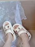 洁丽雅凉拖鞋女士夏季外穿防滑2024新款外出网红时尚沙滩厚底凉鞋女款夏 白色【巧克力熊6个】 39-40 （适合38-39码） 实拍图