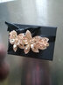 案妆七夕发夹女韩国盘发大号弹簧夹水晶镶钻花朵发饰品马尾发卡子 香槟色(送礼盒) 实拍图