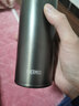 膳魔师（THERMOS）钛杯保温杯高档办公商务水杯磁力钛杯Ti内胆便携超轻弹盖TCTL-500 太空灰500ml 实拍图