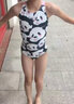 洲克（ZOKE）儿童连体三角卡通印花训练女童游泳衣122625826 黑白粉小熊花150 实拍图