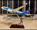 中国南方航空（CHINA SOUTHERN）波音787原型飞机模型 仿真航模客机礼品摆件 合金等材质客机模型 787-21cm-红标 实拍图