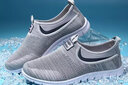 舒缦孝足老人鞋男新品春季防滑软底爸爸鞋妈妈中老年人单鞋女运动休闲鞋男透气懒人一脚蹬套脚健步鞋网面轻便 9059灰蓝男款 39 实拍图