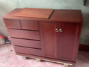 松园洛曼森 五斗柜 实木简约现代抽屉衣物收纳柜卧室带门储物柜五斗橱电视柜 六斗二门板栗色120*43*105cm 实拍图