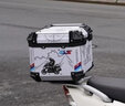 万仕龙裂行pcx160摩托车尾箱uy125uu铝合金尾箱巧格踏板车小牛n1后备箱 45L黑箱【白贴画】 【顶配】内衬+靠背+不锈钢底板 实拍图