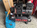 德力西 空压机气泵220V迷你小型工业无油低音木工家用便携式空气压缩机 【12L无油低音免保养】标准套餐 实拍图