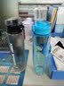 逗趣家运动水杯大容量便携健身水壶蛋白粉摇摇杯男女学生防摔塑料杯子 水晶蓝（茶漏+搅拌球） 1000ml 1个 实拍图