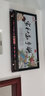 康巴丝（Compas） LED数码万年历电子钟表挂墙壁画钟表客厅挂钟夜光日历表石英钟 家和万事兴孔雀79*42cm 实拍图