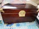 至尚自然（ZHISHANGZIRAN）香樟木箱子全樟木实木雕刻龙凤箱子嫁妆衣物储藏收藏防虫防蛀防潮 素面仿古色包角（50*30*25） 实拍图