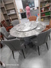美之印象现代简约高端岩板餐桌椅组合带转盘黑钛不锈钢轻奢圆桌小户型饭桌 （黑钛不锈钢+高端岩板） 1.3米 一桌六椅(带转盘) 实拍图