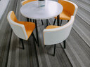 启励洽谈桌椅组合阳台休闲圆桌奶茶店小餐桌办公室商务会客接待谈判桌 80白色圆桌 橙白皮椅(一桌四椅) 实拍图