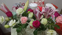 悦多彩AB级优质香水百合 家庭办公室各色生活鲜花 昆明基地 现采直发 百合10朵+单头玫瑰10枝（均为随机色） 实拍图