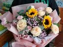薇尼母亲节鲜花速递康乃馨花束送妈妈长辈节日祝福老师全国市区北京广州杭州长沙济南重庆合肥石家庄送货上门 向日葵玫瑰康乃馨+2向日葵（祝福） 实拍图