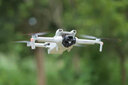 大疆（DJI）Mini 3 航拍无人机 便携可折叠无人机航拍飞行器 Mini 3 带屏遥控器版【赠配件礼包】 官方标配（不含随心换） 套餐一：128G高速卡+读卡器 实拍图