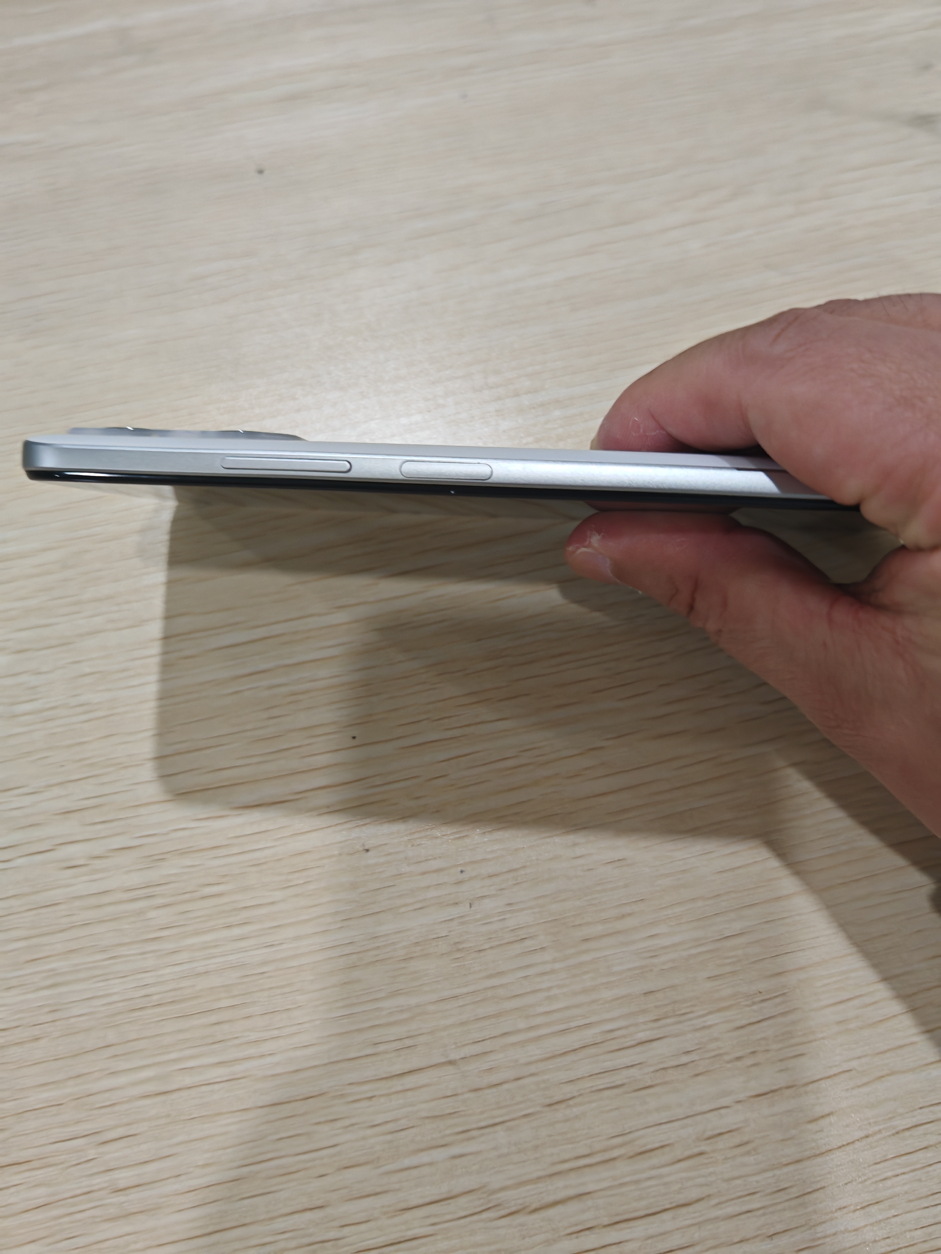 Redmi红米 Note12 二手5G手机 120Hz高刷OLED三星屏幕 5000mAh 镜瓷白 8GB+128GB 9新 实拍图