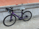 格莱仕专业弯把公路自行车R800内走线成人男女学生16速700C变速碟刹赛车 R800 变色紫 700Cx45cm 实拍图