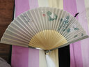 巧工坊中国风折扇古风扇子女学生夏季折叠扇流苏汉服舞蹈扇小礼品送老外 宽面茉莉花 带扇坠扇套 7寸 实拍图