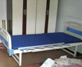 乐驰老人护理床家用单双手摇病床瘫痪病人翻身床升降老年人医用病床 套餐7:ABS双摇床+6cm床垫+加强型护栏+餐桌 实拍图