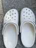 卡骆驰（crocs）洞洞鞋男女鞋 夏季新款户外休闲沙滩涉水鞋耐磨透气防滑凉鞋拖鞋 【贝雅】黑色-字母镂空/建议拍小一码 41 -42 M8W10/内长26cm 实拍图