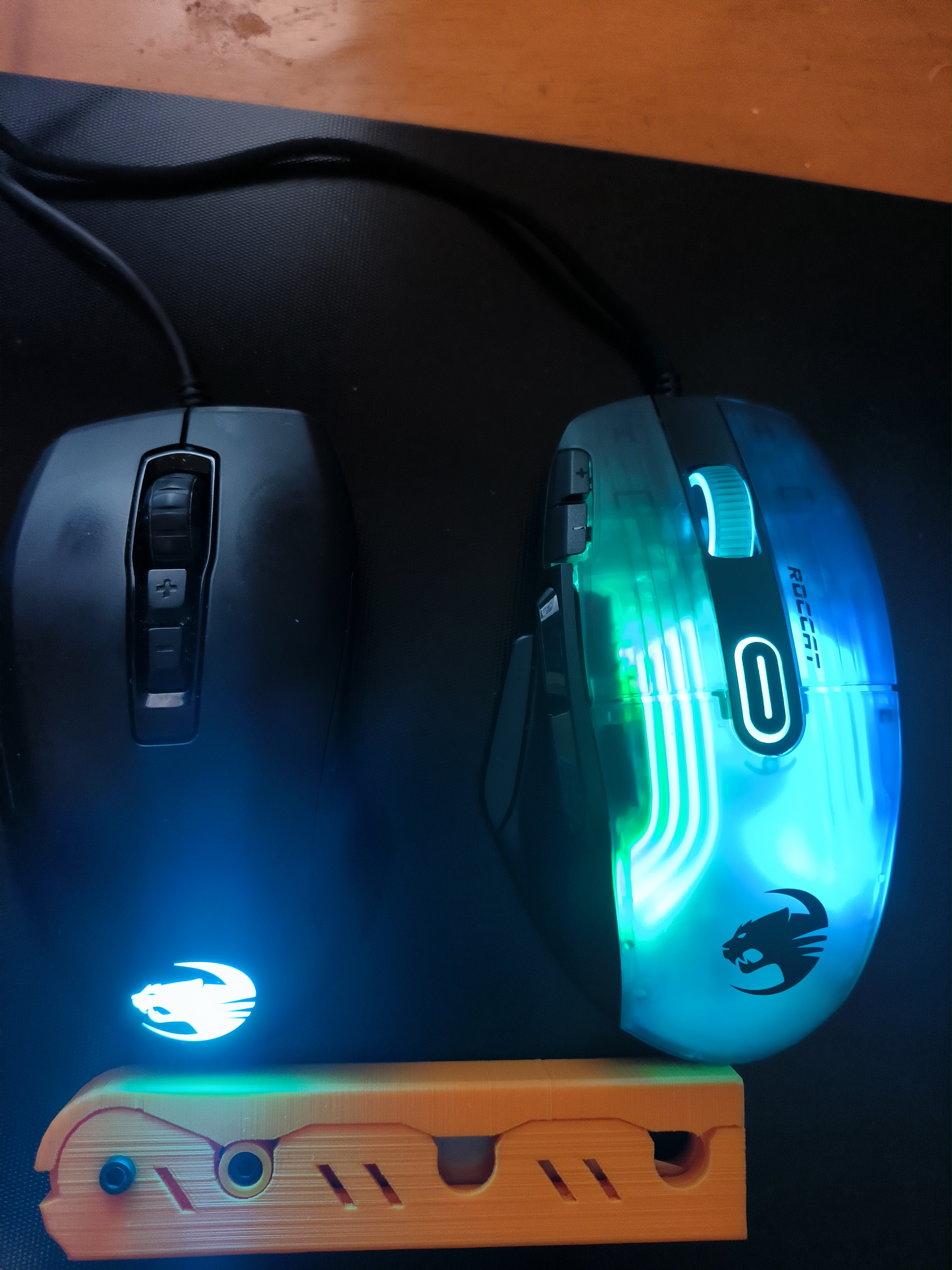 冰豹 ROCCAT魔幻豹kone XP游戏鼠标RGB电竞吃鸡lol人体工学宏编程右手多键鼠标送男友礼物 KONE XP旗舰版-曜石黑 实拍图