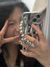 素洛适用苹果16Promax银色曲边电镀水波纹手机壳iPhone15时尚11网红女14Pro手链高级12感防摔软保护壳 电镀银色水波纹+爱心腕带 iPhone 15 实拍图