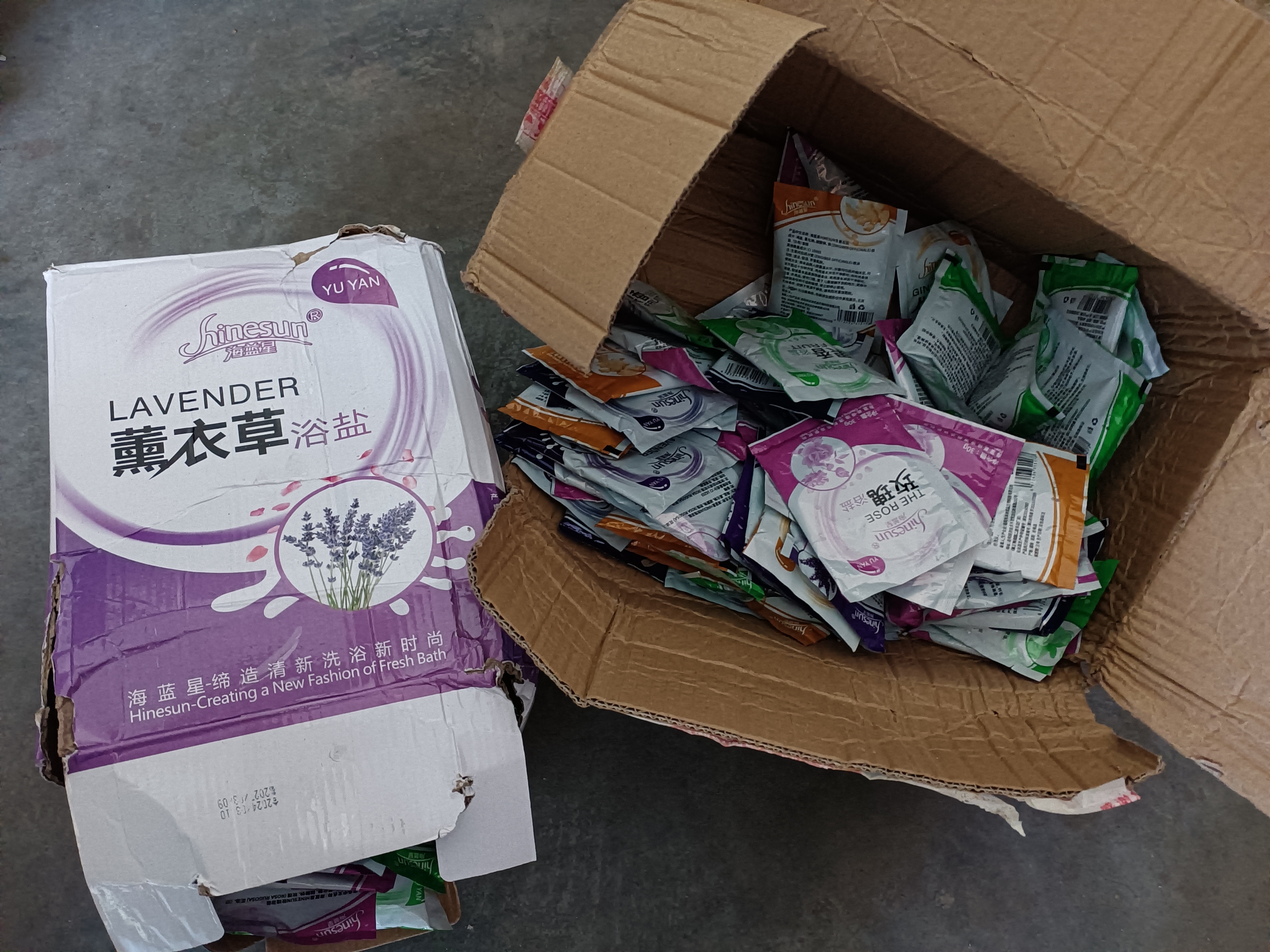 100袋装牛奶沐浴盐止痒海盐全身去角质死皮鸡皮足浴用品 玫瑰+牛奶+生姜+茉莉+薰衣草 100袋 实拍图