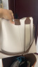 桃花洛今年流行包包女大容量2024新款时尚秋季百搭宽带单肩斜挎包水桶包 米白色 晒单实拍图