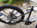 ICOLOUR山地自行车成人男单车减震越野变速公路赛车上班上学学生青少年女 加粗减震-六刀轮【黑蓝色】 24寸30速【身高：145-165cm】 实拍图