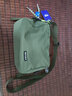 牧瑾斜挎包男潮牌单肩包女韩版简约纯色休闲学生挎包大容量ipad平板包 绿色（带登山扣挂饰） 实拍图