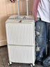 欧遥超大容量行李箱次日达前开盖铝框拉杆箱多功能箱加厚可坐人旅行箱 贝壳白/合金PC箱/可放笔记本电脑 28英寸 【USB+杯架+侧挂钩+支架】 实拍图