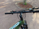 飞鸽（FG FLYING PIGEON）山地自行车成人男女变速山地车青少年中小学生车越野户外骑行单车 【铝合金】G8002代-辐条轮-白色 27.5寸轮组（适合170-190cm） 21速入门版 实拍图