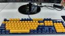 雷柏（Rapoo） V500PRO黄蓝版 有线机械键盘 游戏键盘 办公键盘 PBT双色注塑键帽 104键背光 电脑键盘 青轴 实拍图