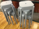 迈亚家具塑料凳子加厚家用餐桌高板凳现代简约时尚创意北欧方圆凳椅子 灰色 加强版承重600斤 三张起拍 实拍图