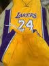 挽力奇湖人队篮球服套装男童女孩儿童球衣成人纪念版24号运动背心短裤子 【V领】黄色科B-24号 儿童M【130-140cm 46-54斤】 实拍图