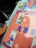 大搜索 一本游戏“寻宝”书 每一次翻页都是不同的月份，并伴随着相应的活动和居民的生活。每一页都有搜索和查找的游戏，趣味多多3-6岁（启发出品） 实拍图