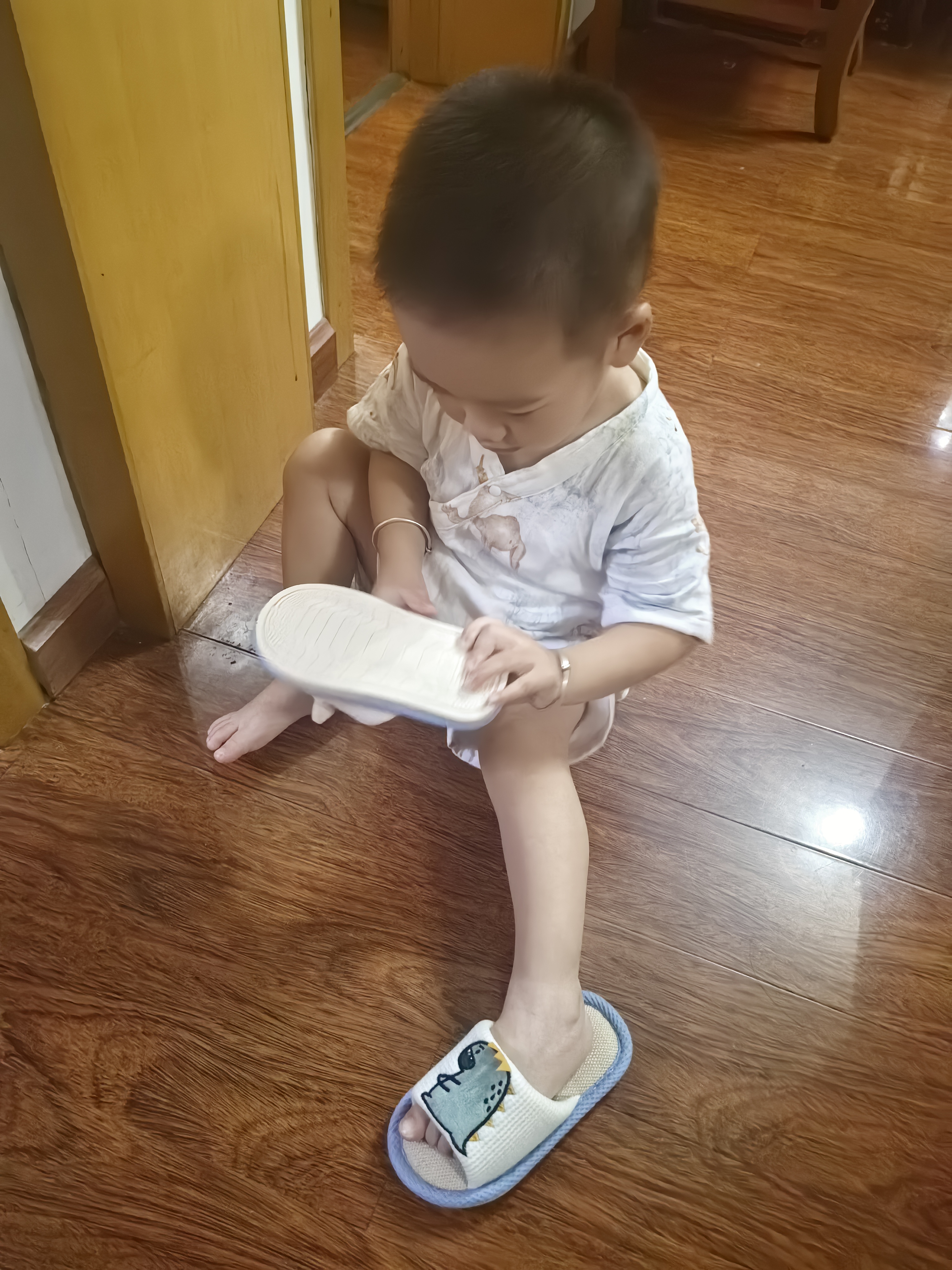 科巢儿童亚麻拖鞋夏季春秋室内防滑防臭宝宝幼儿园男童女童四季居家 卡斯恐龙 15 (适合脚长14cm丨1.5-2岁) 实拍图