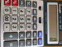 广博(GuangBo)计算器加大号双电源宽屏金属面板办公桌面计算机 金融财务办公文具用品 银灰色 NC-1252 实拍图