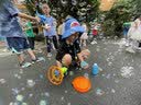 聚乐宝贝2025新款恐龙吹泡泡机儿童手持全自动电动大泡泡枪泡中泡女孩玩具 【绿色】普通电池版+250ML泡泡水 实拍图