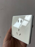 西门子（SIEMENS） 开关插座面板 电源插座睿致系列象牙白钛银睿智插座 10A二三插 五孔 插座 实拍图