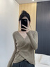 妙奕嘉毛衣女打底衫针织衫上衣2025秋季新款洋气内搭外穿v领修身收腰 修身收腰V领针织衫【浅咖色】 均码 【建议体重85-115斤】 实拍图