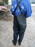 下水裤 水库雨裤带雨鞋防水衣服水鞋半身连体水裤男叉抓鱼全身加厚 黑色橡胶背带半身裤130丝【特厚】 45鞋码 实拍图