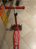 micromicro儿童滑板车迷你小童2-5岁初学者三轮滑板车踏板车童车 红色 LED前轮 建议身高85-110CM 实拍图