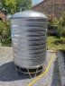 万迪诺304不锈钢水箱 立式加厚水塔工厂蓄水桶 户外屋顶太阳能水箱储水罐 带脚架 立式2吨 晒单实拍图