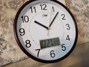 康巴丝（Compas）挂钟简约钟表创意客厅办公2025款石英钟挂墙卧室日历时钟 3221B咖木色（日历款） 9英寸 （直径23厘米） 实拍图