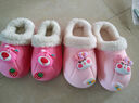 儿童棉拖鞋冬季加绒加厚可拆卸脚套防水防滑儿童男女可爱棉拖鞋 玫红【草莓熊】 36.5 内长21cm，尺码偏小 实拍图