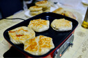 摩飞电器（Morphyrichards）多功能锅家用 鸳鸯锅电火锅专用锅料理锅蒸煮炒一体涮烤肉锅电烤盘分体式多用途电热锅旗舰 MR9088 红色全套六盘 实拍图