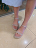 卓诗尼2022夏季天新款松糕厚底坡跟时尚一字扣透明水钻女士凉鞋子 银白色 37 实拍图