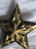 熙妃 男士胸针 合金复古五角星徽章 胸章 胸针男 三色可选 别针款 西装配饰 帽徽 男士 复古青铜色高宽3.8厘米左右 实拍图