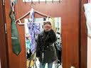 sdeer圣迪奥冬季女装休闲翻立领修身涤纶收腰单排扣修身字母通勤长袖外套 深棕红/09 S 160 实拍图